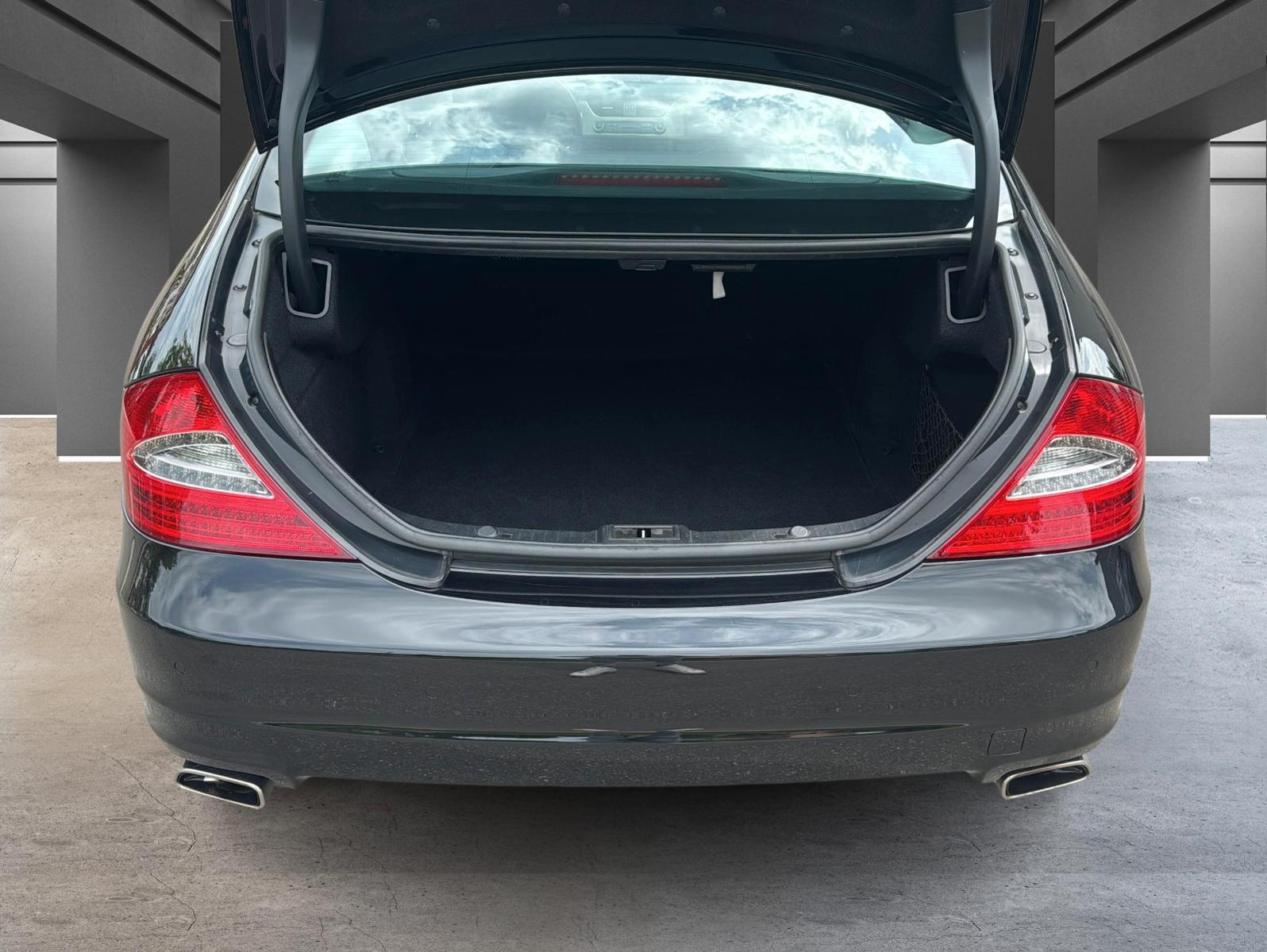 Mercedes-Benz CLS 300 7G-TRONIC /NAVI/LEDER/H&K SOUND/PANO