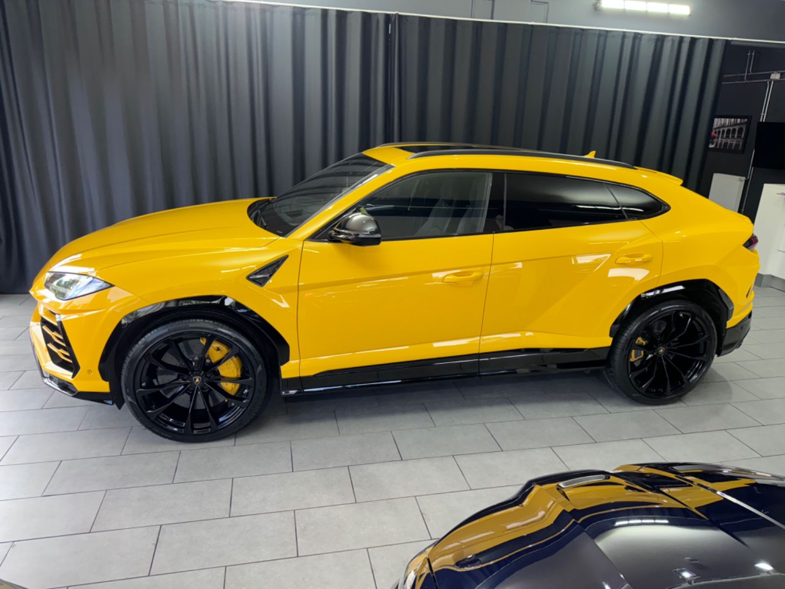 Fahrzeugabbildung Lamborghini URUS| MASSAGE | PANO |LUFT|B/O|NIGHT|23ZOLL|ADAS