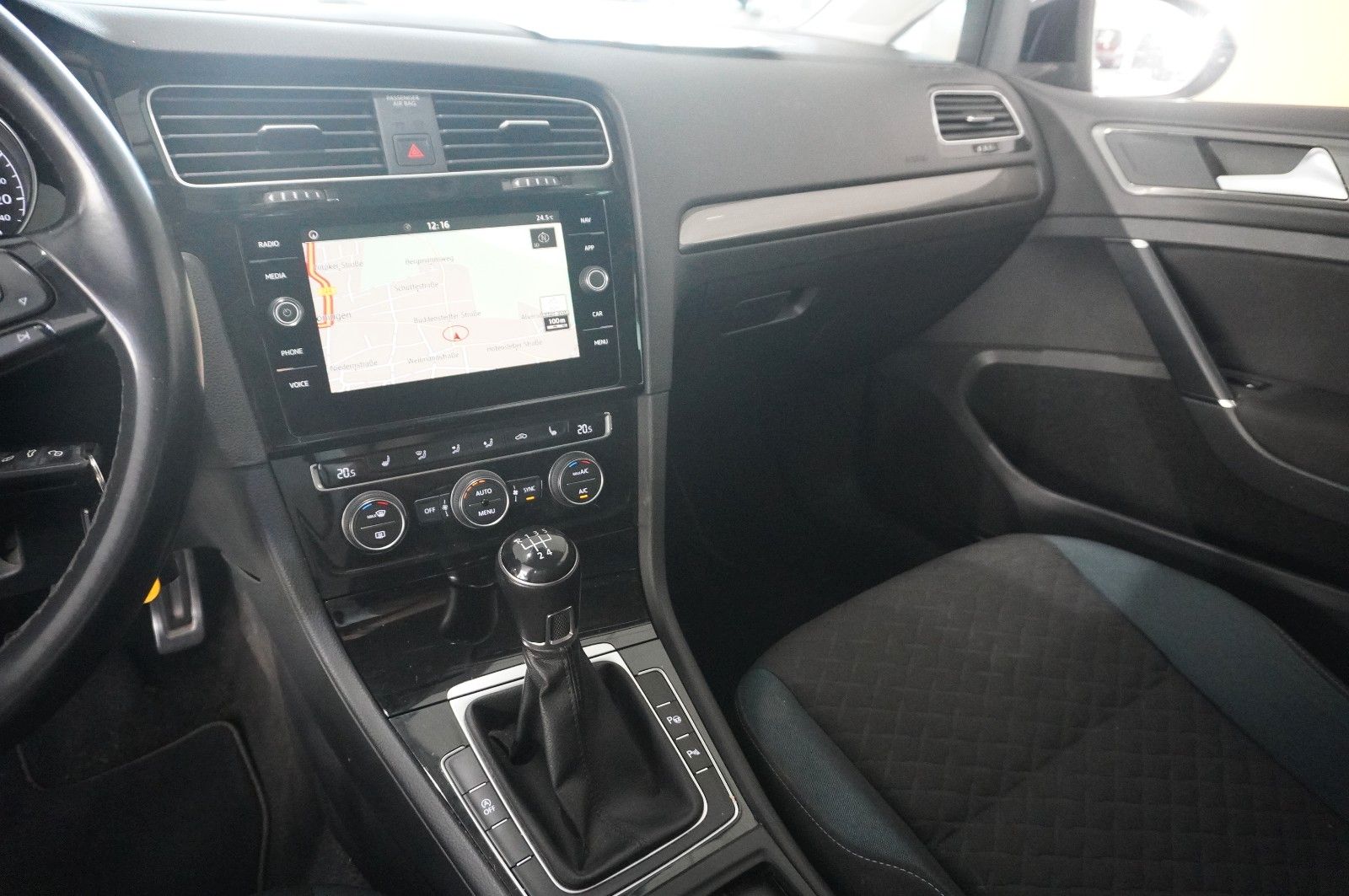 Fahrzeugabbildung Volkswagen Golf VII VAR. 1.6 TDI IQ-DRIVE NAVI/LED/ACC/AHK