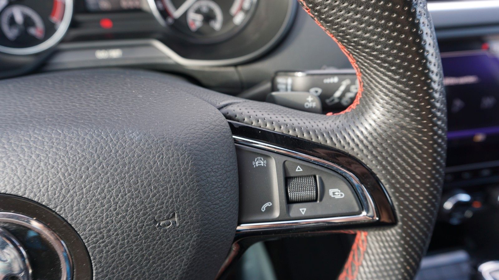 Fahrzeugabbildung SKODA Octavia Combi RS,DSG, Navi,ACC,Memory,LED,+WR