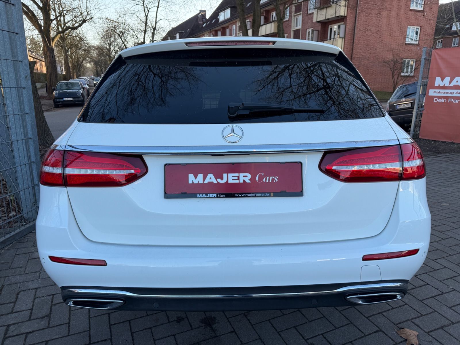 Fahrzeugabbildung Mercedes-Benz E 220 4Matic*MULTIBEAM*360°KAMERA*WIDESCREEN*PDC