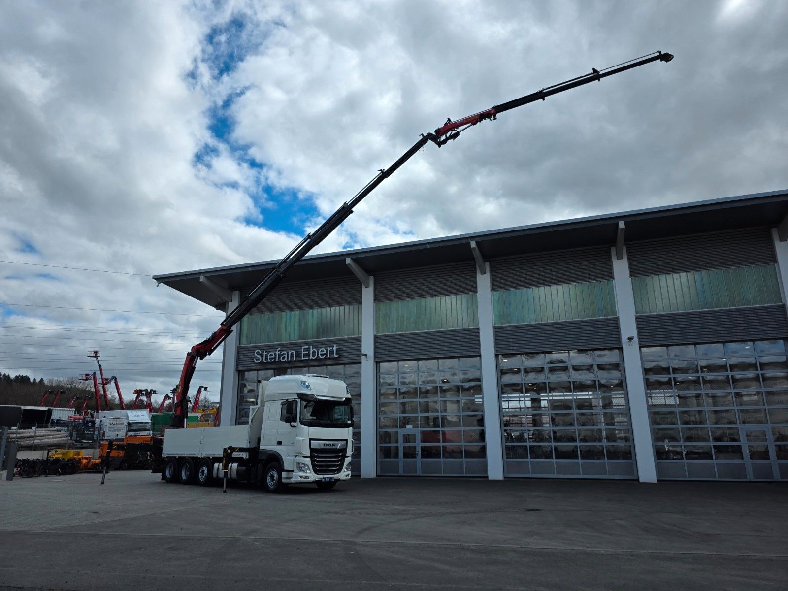 Fahrzeugabbildung DAF XF 530 8x2 Palfinger PK 34002 SH+JIB+Winde Funk