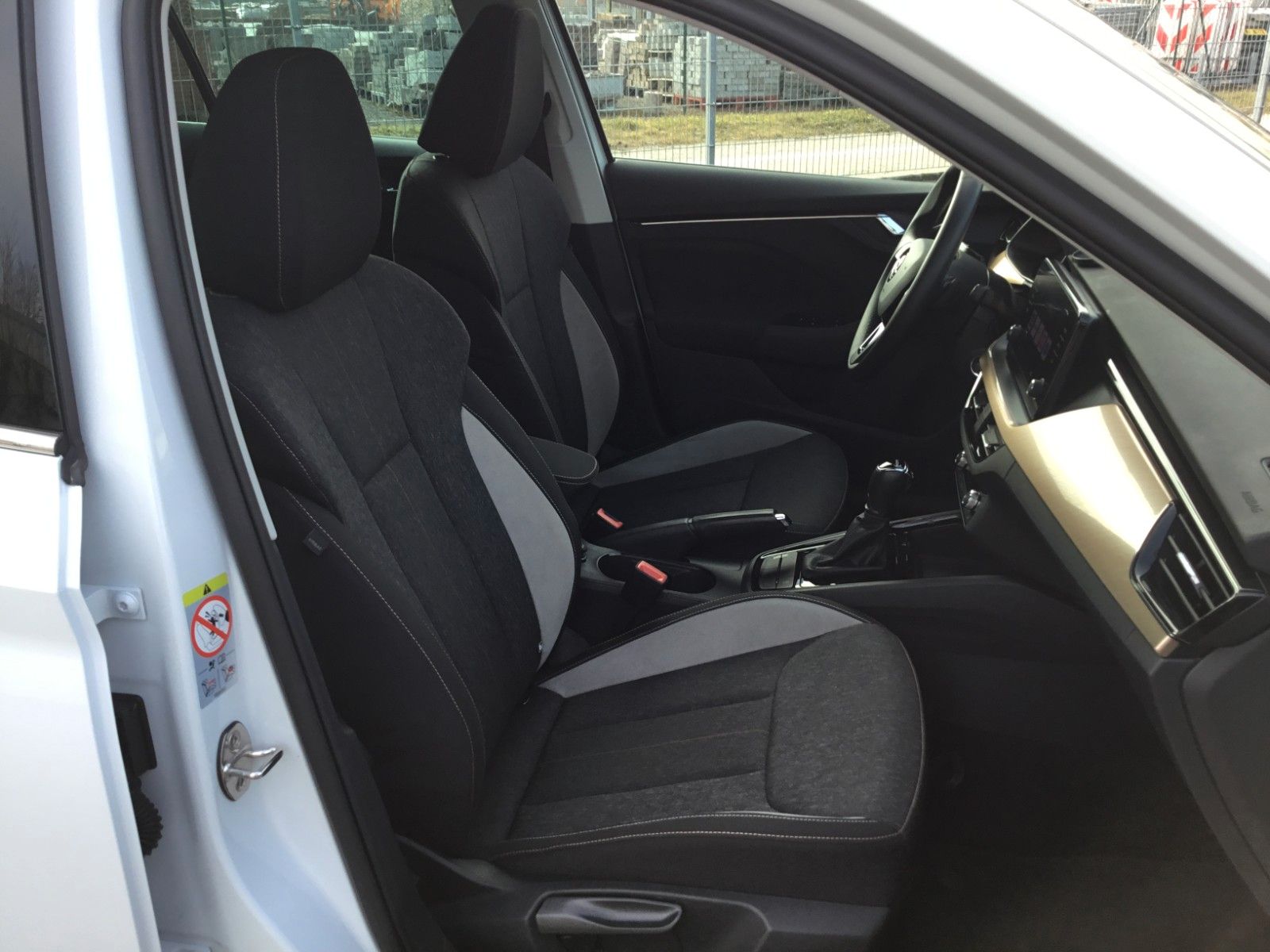 Fahrzeugabbildung SKODA Kamiq 1.0 TSI DSG Style+AHK+LED+el.Heckklappe