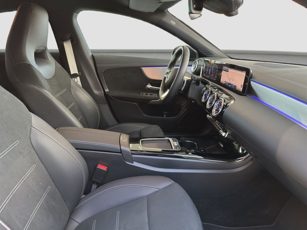 Fahrzeugabbildung Mercedes-Benz CLA 200 Coupé Fernlichtass.*KeyLess*LED*PDC*ACC