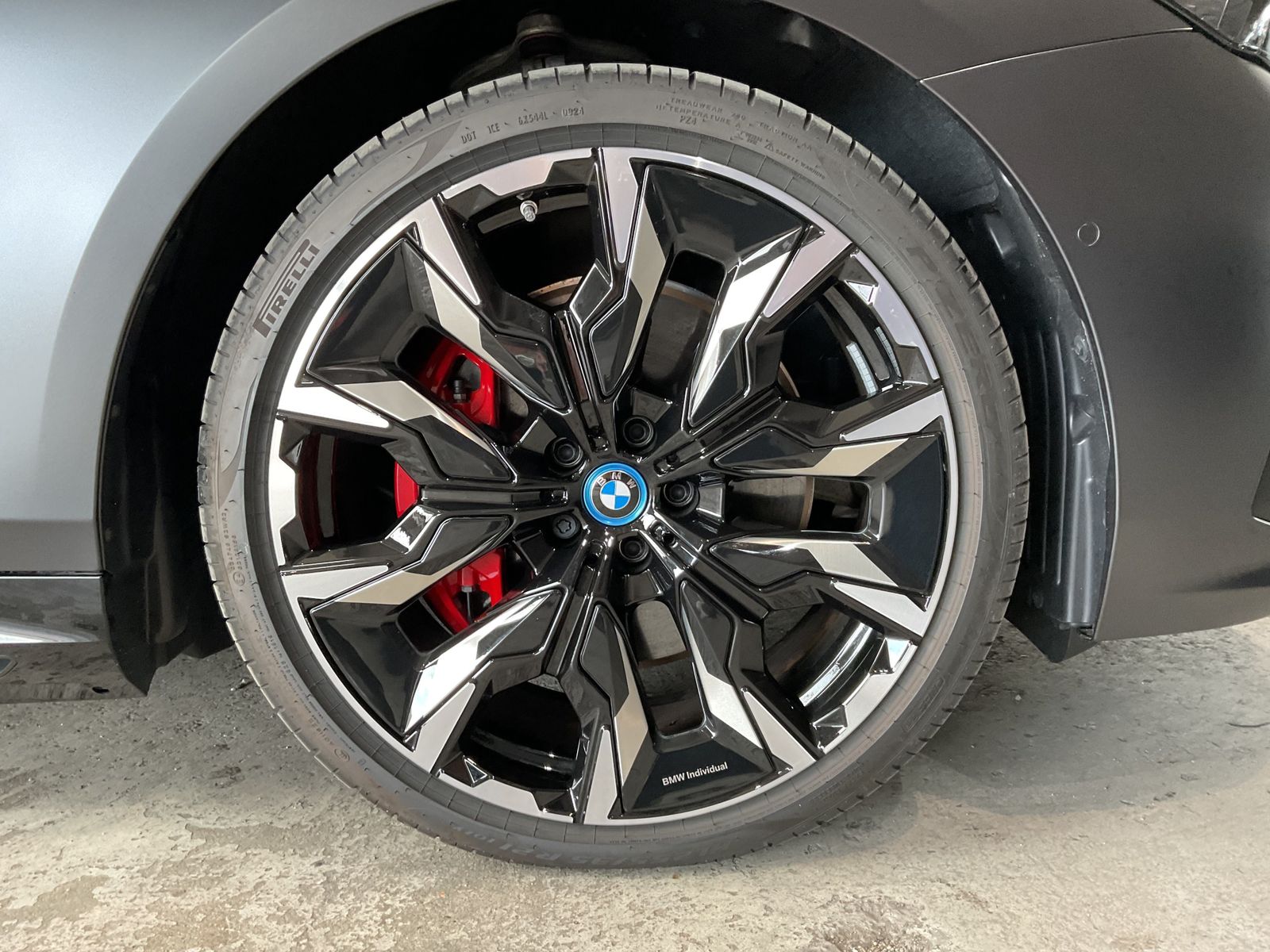 Fahrzeugabbildung BMW i5 xDrive40 | Panorama-Glasdach | Sitzbelüftung