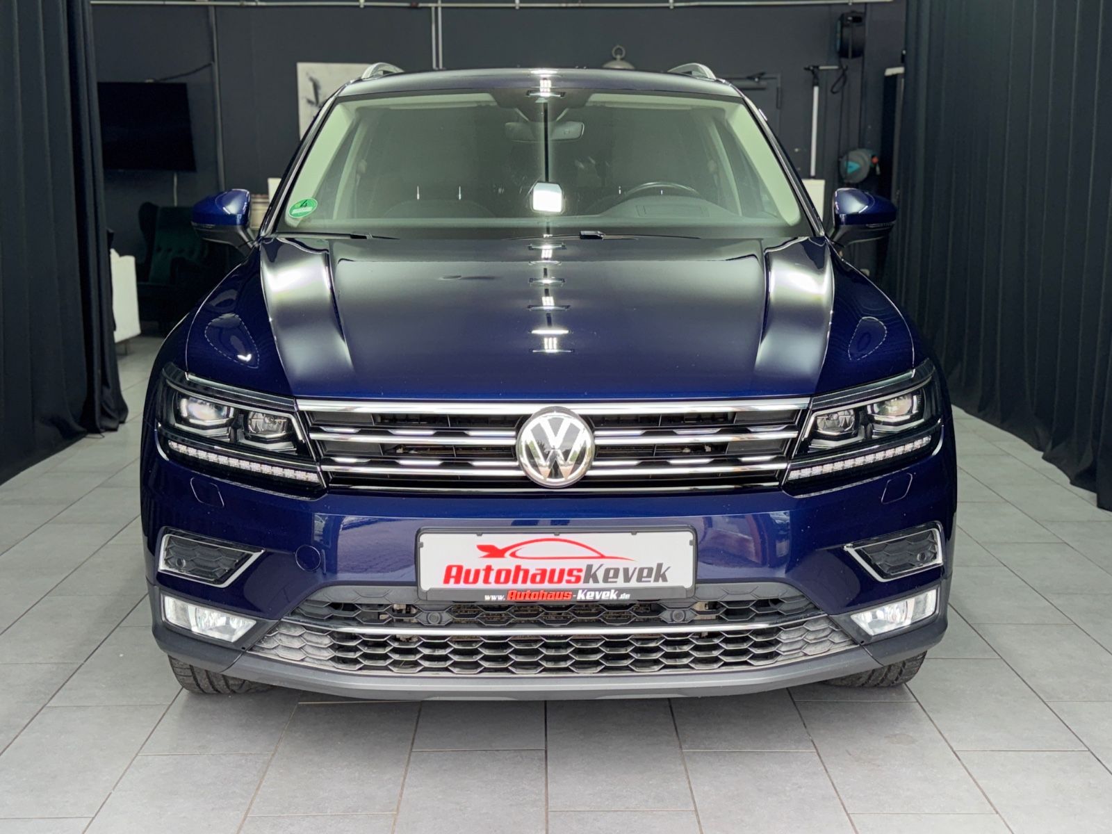 Fahrzeugabbildung Volkswagen Tiguan Highline 4Motion|MASSAGE|AHK|HEAD-UP|DSG|