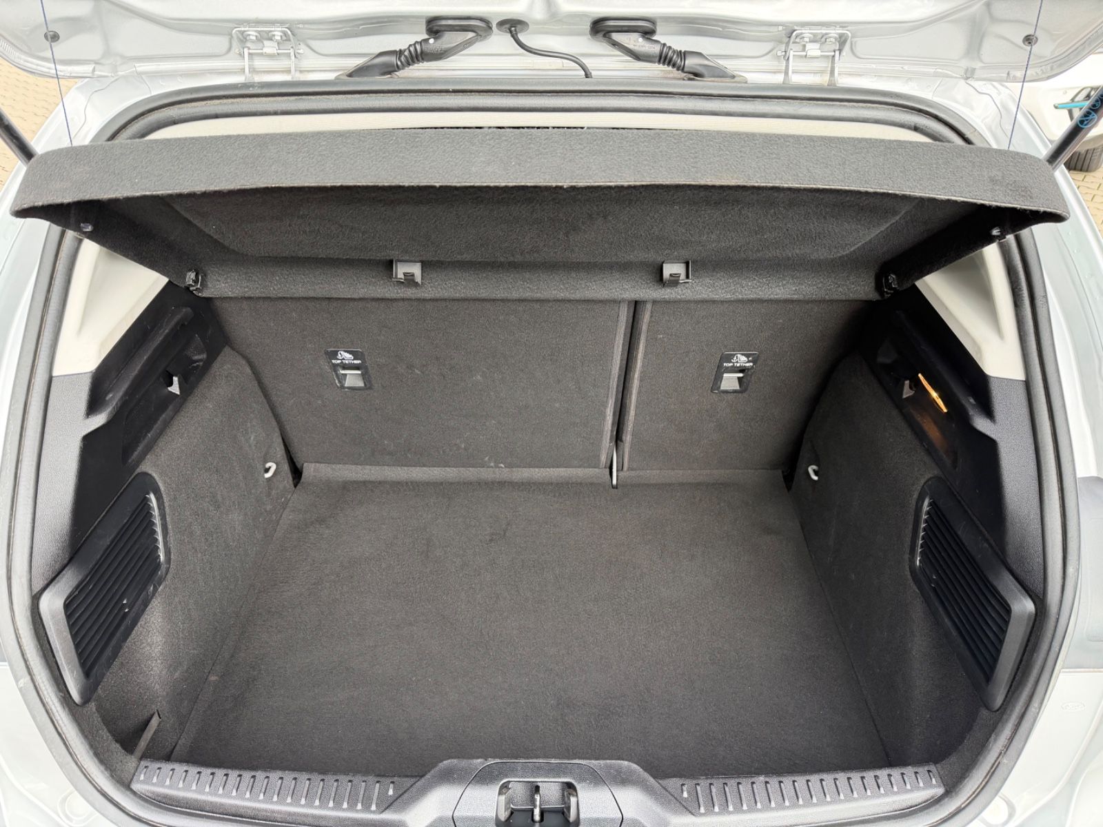 Fahrzeugabbildung Ford Focus Lim. Cool & Connect°Kamera°Navi°LED°1.Hand