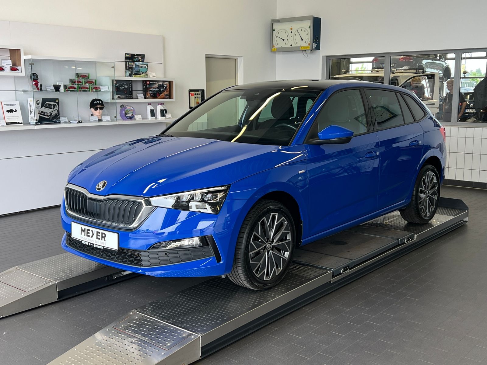 Fahrzeugabbildung SKODA Scala TOUR 1.0 TSI DSG *LED, Pano, Navi, 17"-LM*