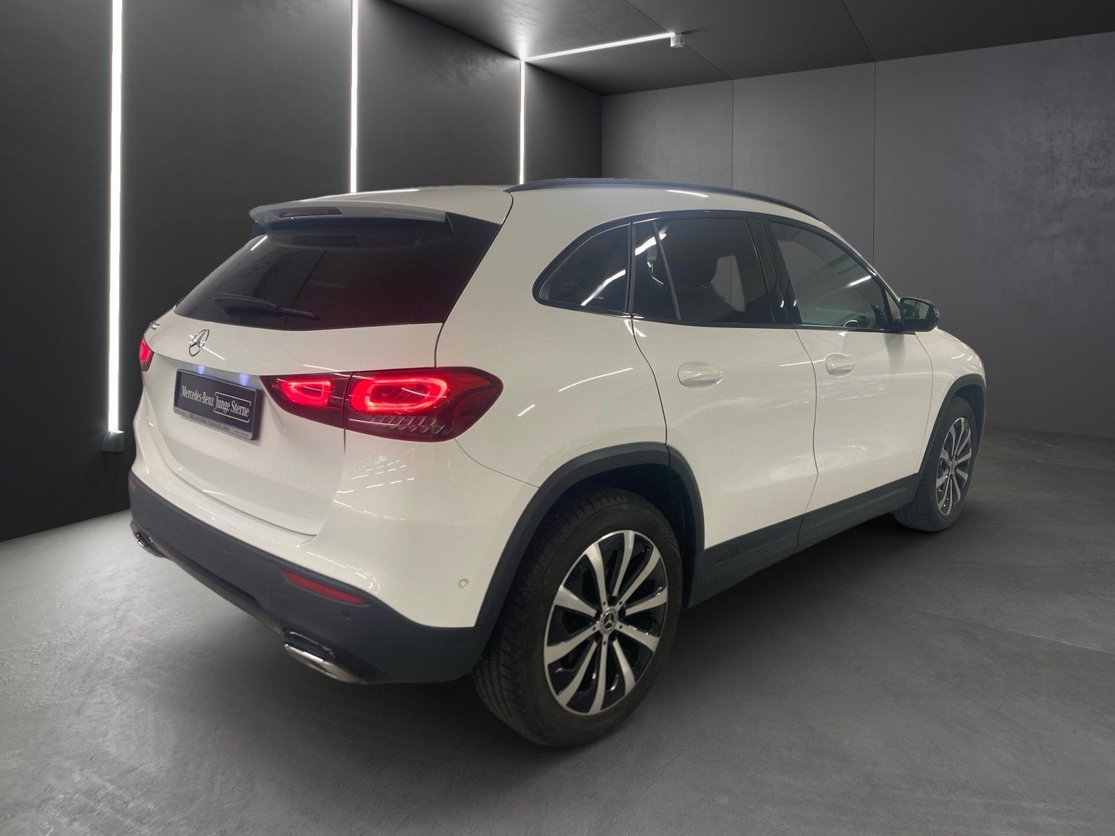 Fahrzeugabbildung Mercedes-Benz GLA 200 Progressive*AHK*Panorama*Night*LED*Kam*