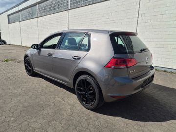 Volkswagen Golf - 6
