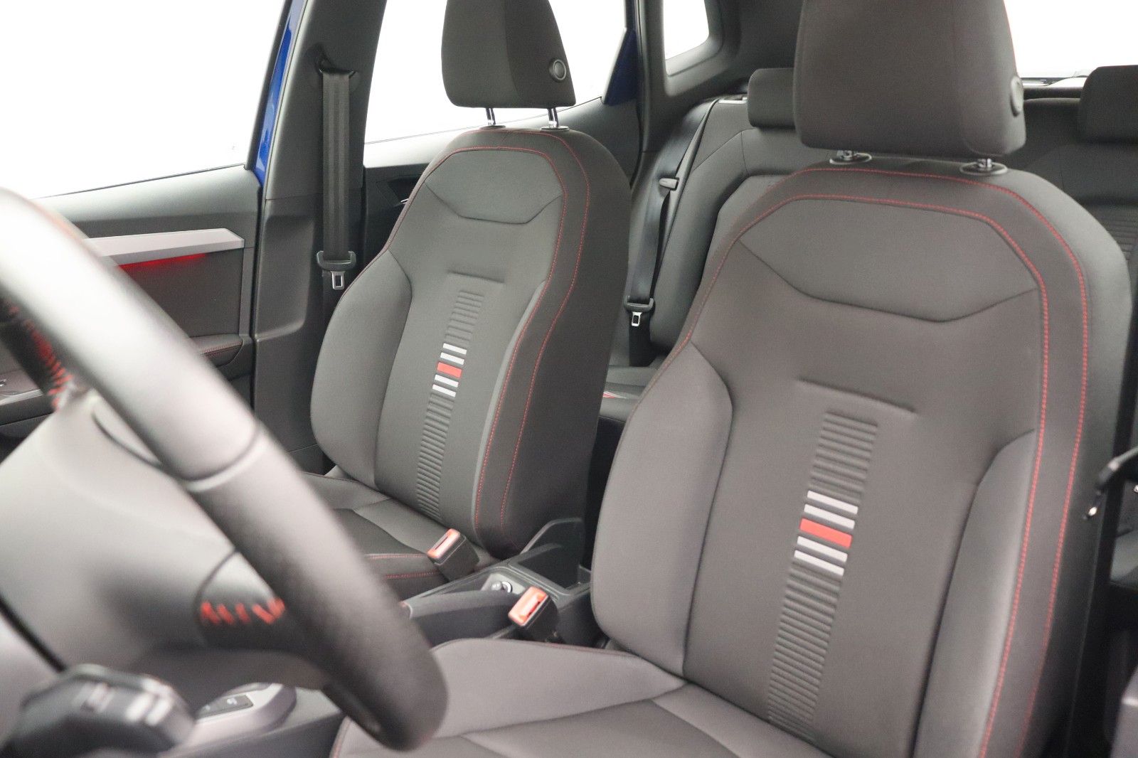 Fahrzeugabbildung SEAT Arona 1.5 FR NAVI AHK KAMERA