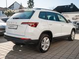 Skoda KAROQ SELECTION ACC FLA SpurH MATRIX Navi PDC - mit Benzin-Antrieb: Weiß, Dachreling