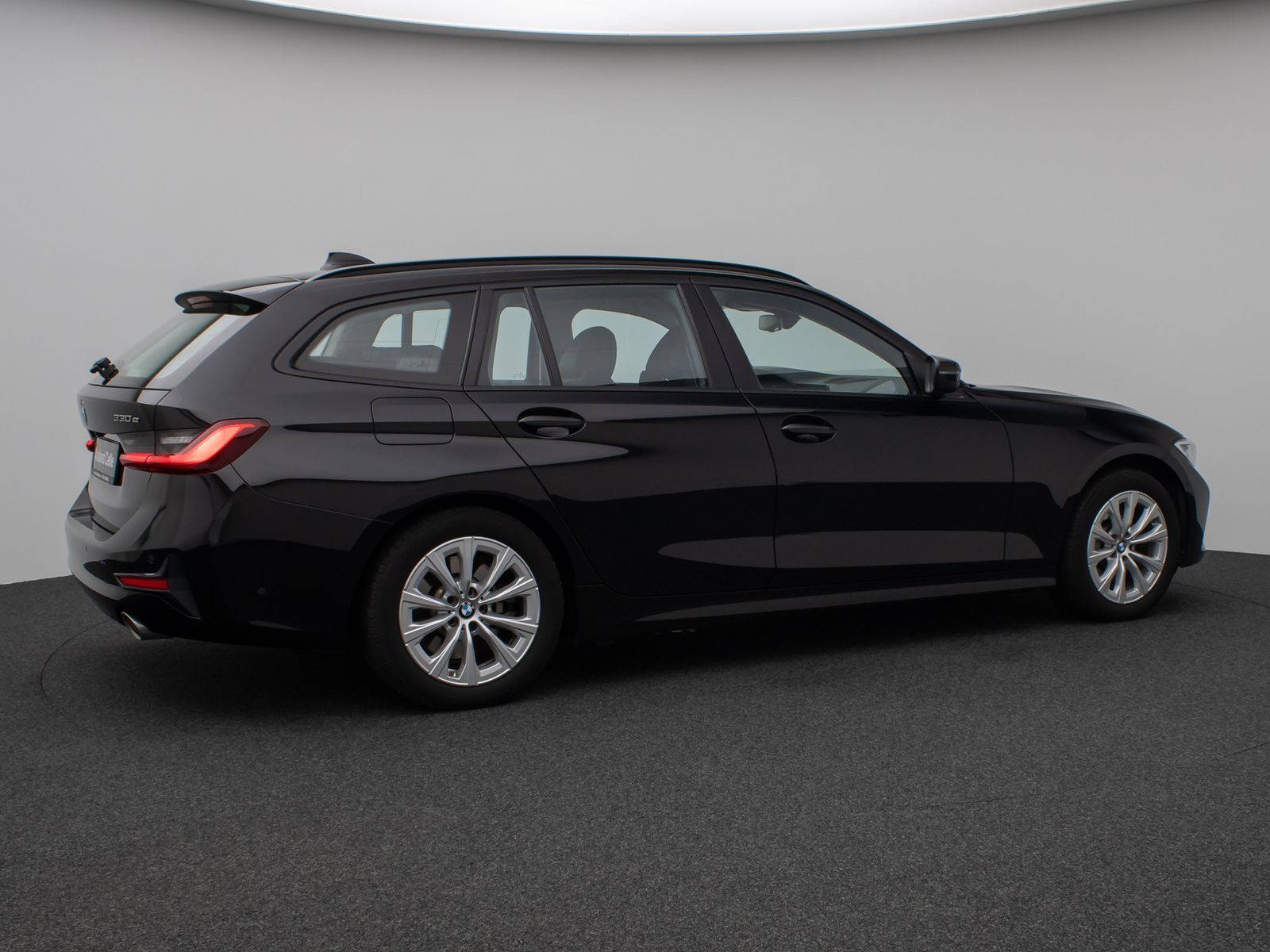 Fahrzeugabbildung BMW 330e Kamera DAB CockPitPr DrivAssis Alarm Sport