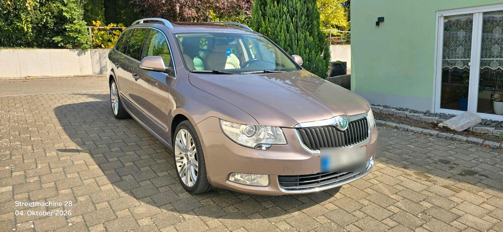 Skoda Superb 2011 — вигляд ззаду