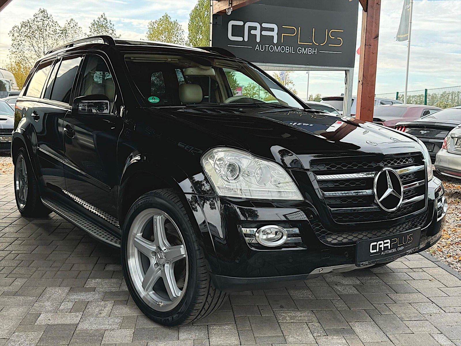 Fahrzeugabbildung Mercedes-Benz GL 500 4Matic AMG *Pano*7 Sitze*21 Zoll*Kamera*