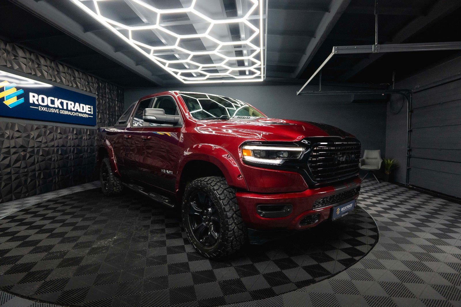 Fahrzeugabbildung Dodge RAM 5.7 V8 HEMI 4x4 OFFROAD Night Limited LONG