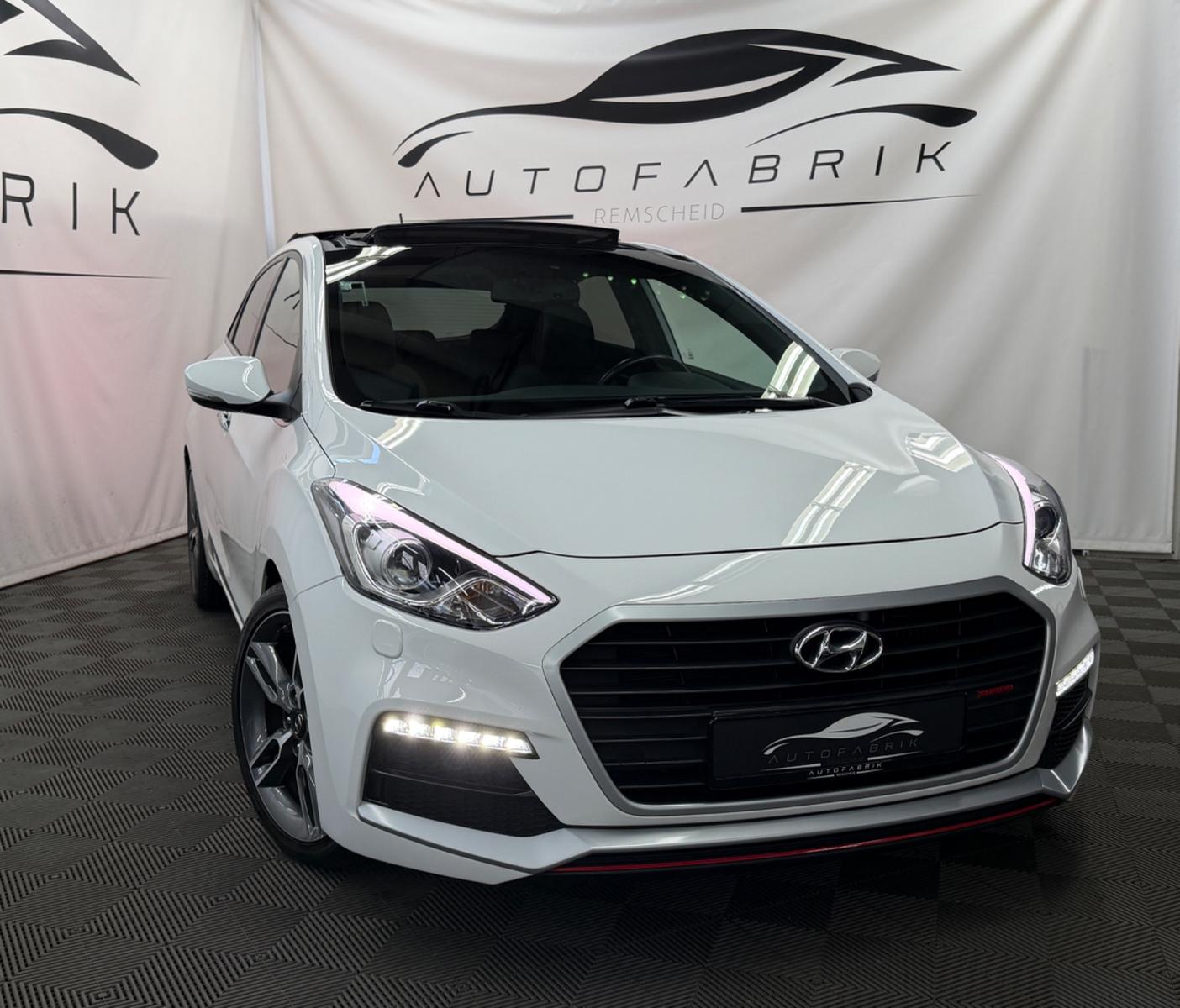 Hyundai i30*Turbo*2.HAND*PANO*XENON*PDC*R.KAM*KEYLESS*