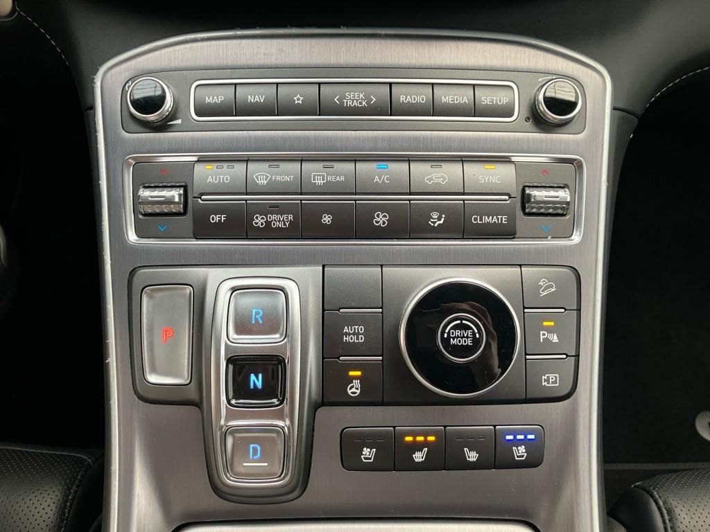 Fahrzeugabbildung Hyundai Santa Fe HEV 1.6 T-GDI Signature 230PS HUD KAM