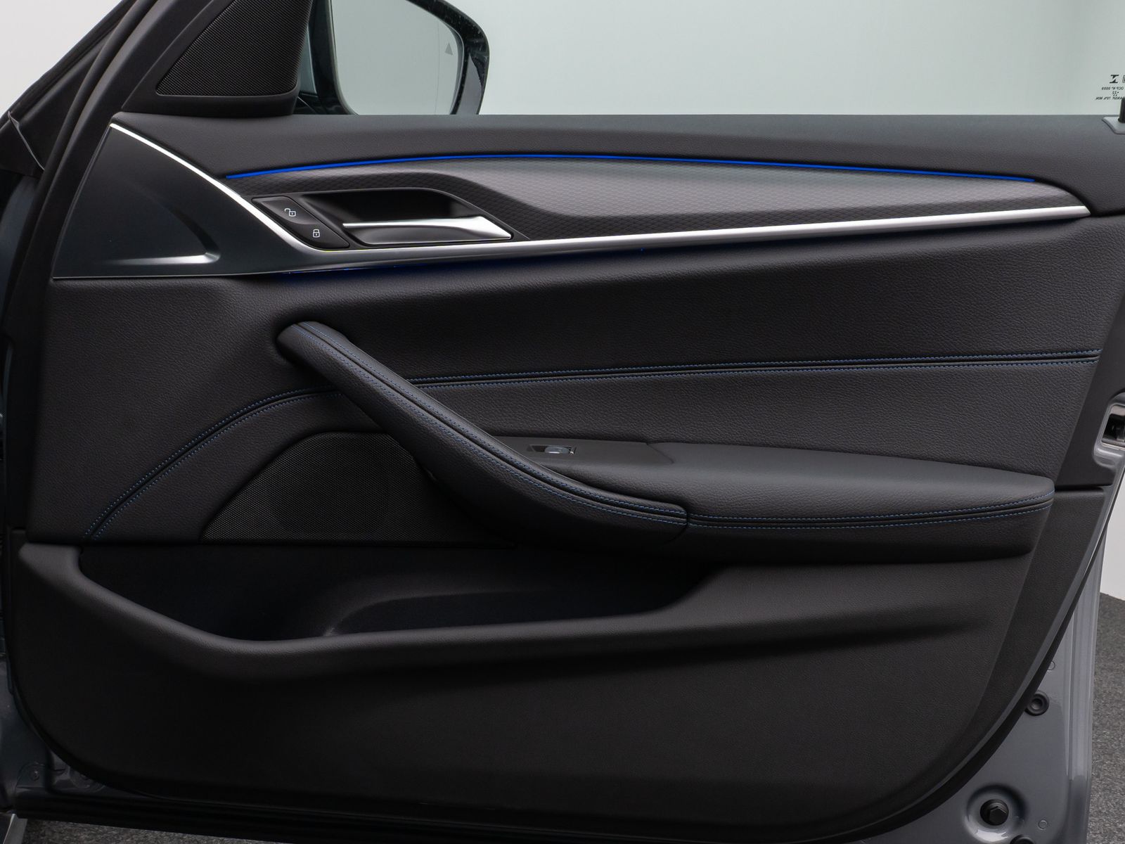 Fahrzeugabbildung BMW 530d M Sport Kamera Laser HUD DAB HiFi Komfort