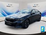 BMW 550e xDrive AHK 360° HEAD-UP SITZBELÜFT PANO RFK - silberne BMW 5er Reihe