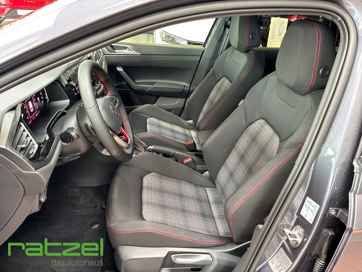 Fahrzeugabbildung Volkswagen Polo GTI 2.0 TSI DSG RearView Navi ACC IQ Drive