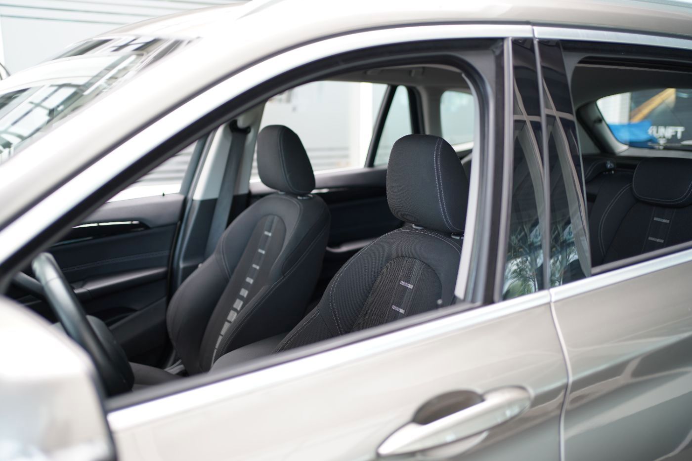 Fahrzeugabbildung BMW X1 18i Advantage +Sportsitze+LED+Parkassistent+