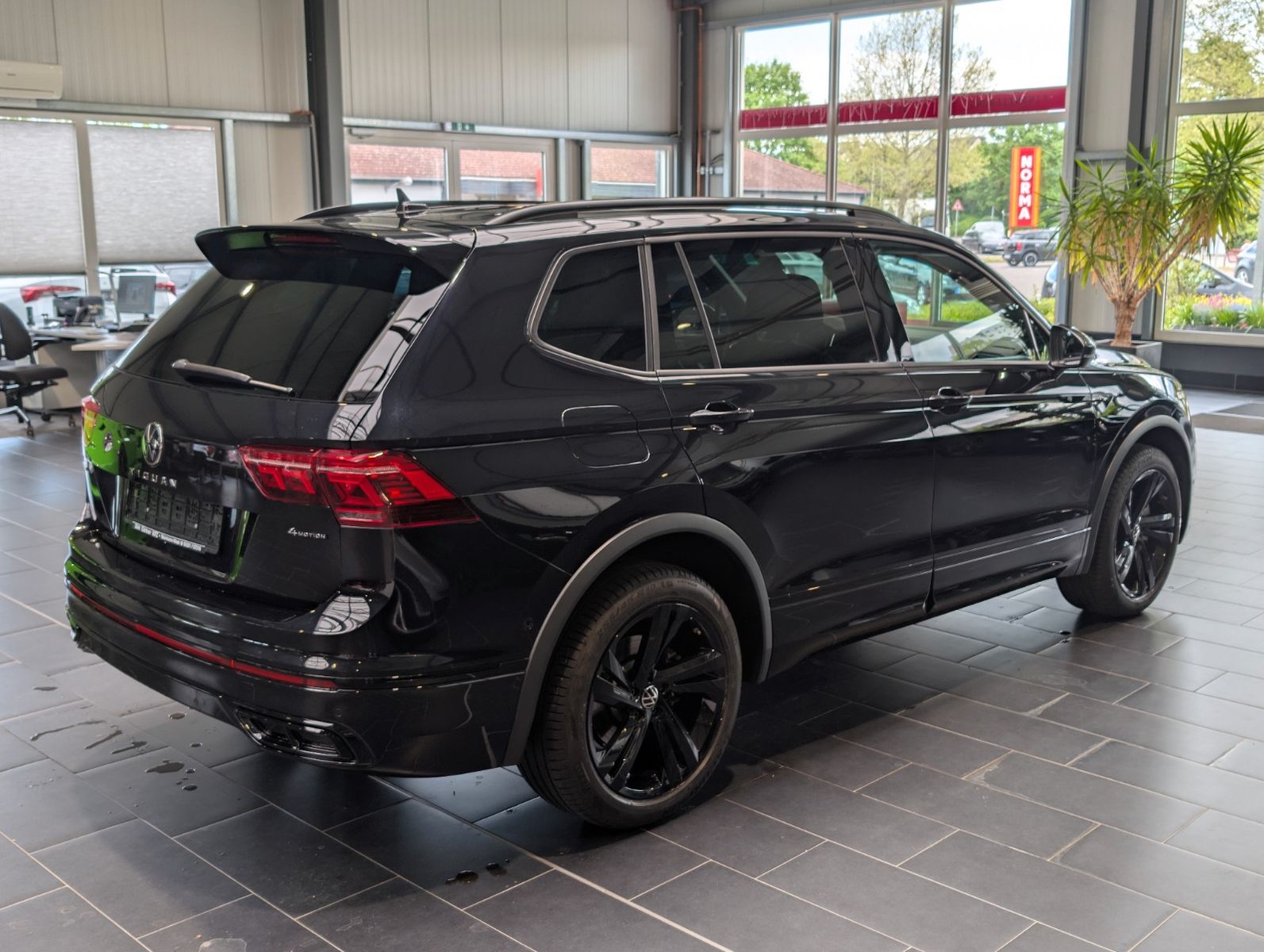 Volkswagen Tiguan Allspace 2.0 TSI 4Moti DSG R-Line 7-Sitz foto 6