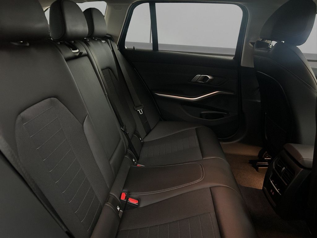 BMW 330i xDrive T. LED NAVI HUD ACC KAMERA 18" foto 5