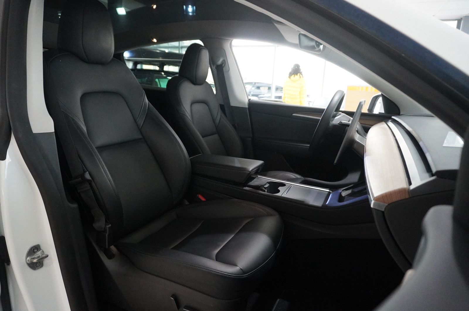 Fahrzeugabbildung Tesla Model Y LONGRANGE DUAL-MOTOR NAVI/KAMERA/DAB/AMD