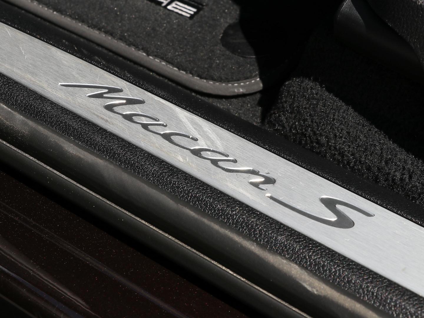 Porsche Macan S Luftfederung PASM Rückfahrkamera