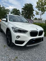 BMW X1 xDrive20i Automatik AHK LED 8fach bereift  - BMW in Bochum: 2.8
