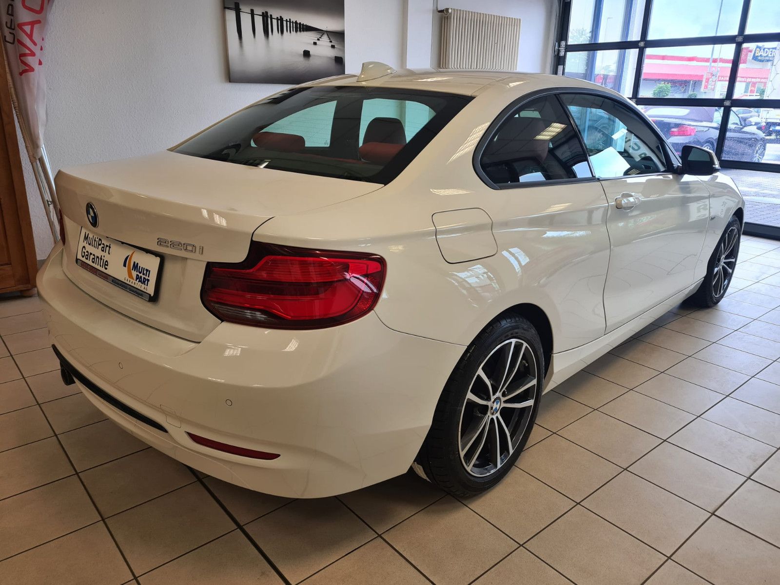 Fahrzeugabbildung BMW 220i Coupe Sport Line / NAVI / PDC / 1. Hand