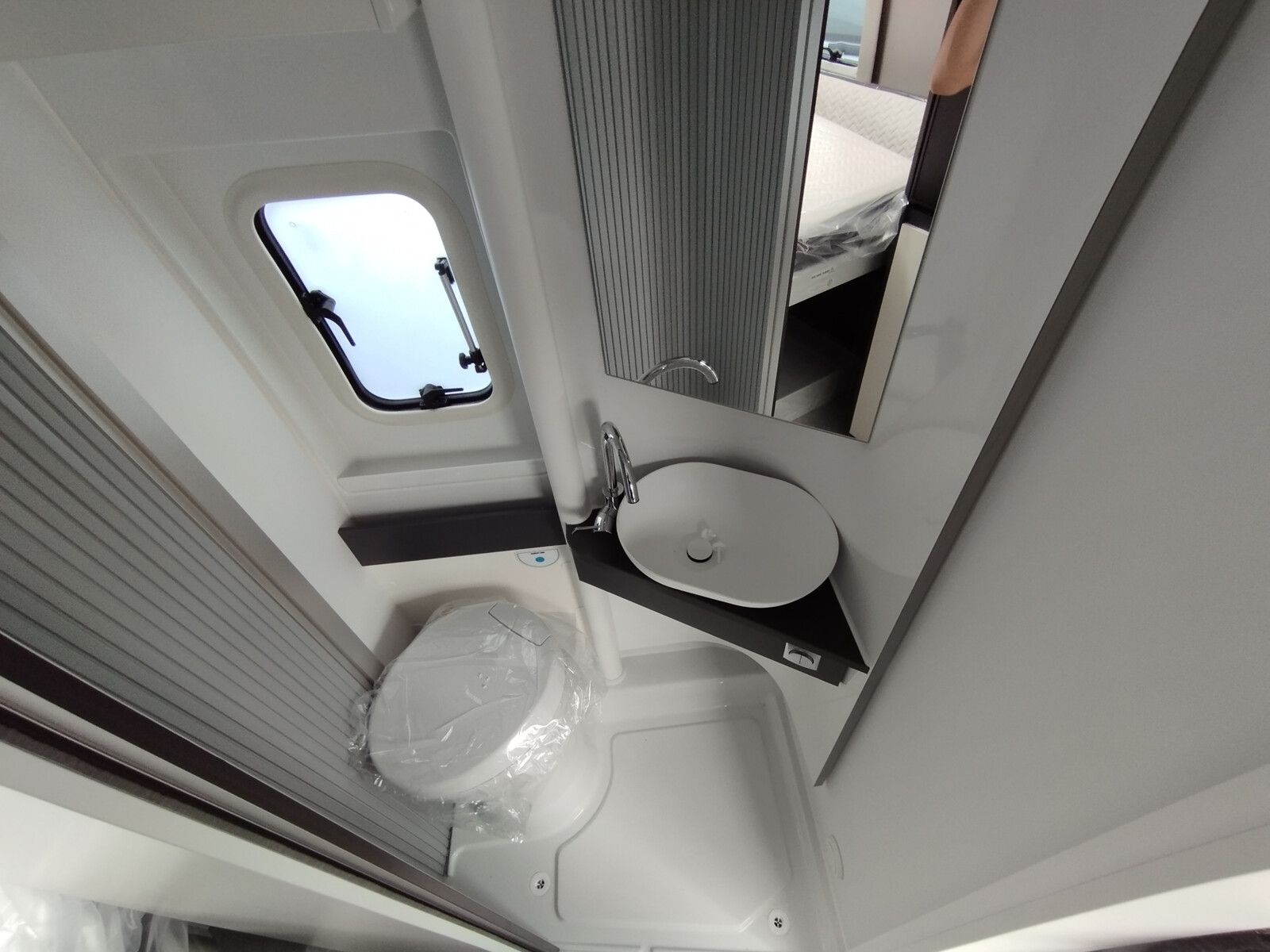 Fahrzeugabbildung Adria Twin Supreme 640 SGX Frühjahrsaktion 10%Rabatt