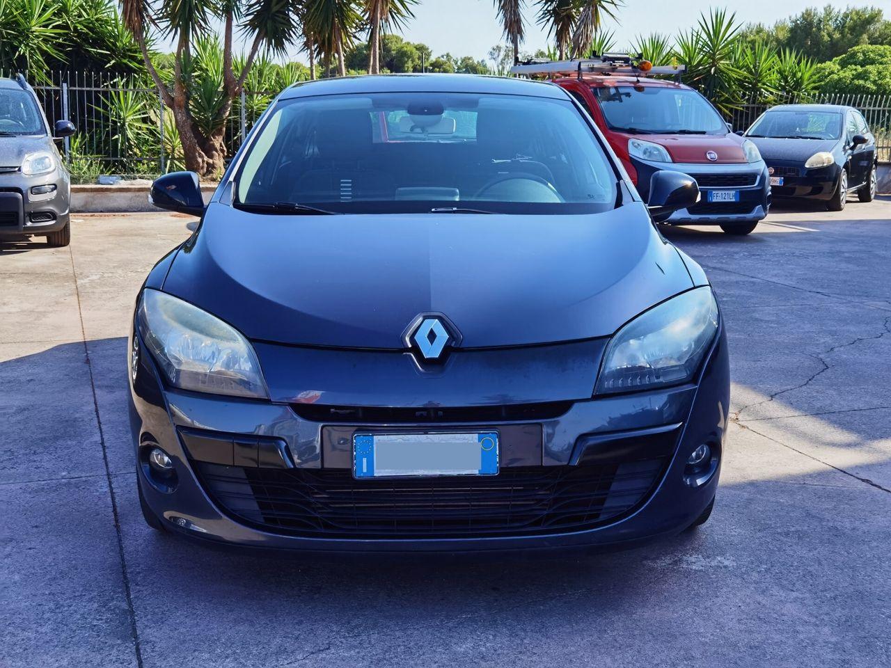 Renault Megane 2011 — салон