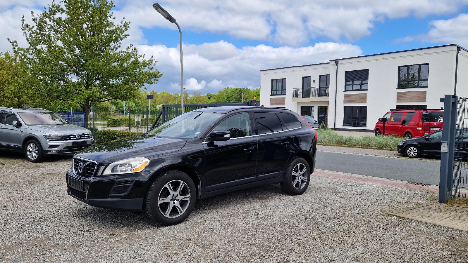 Volvo XC 60 Momentum 2WD Aut. -KLIMA*SHZ*NAVI-1.HD-