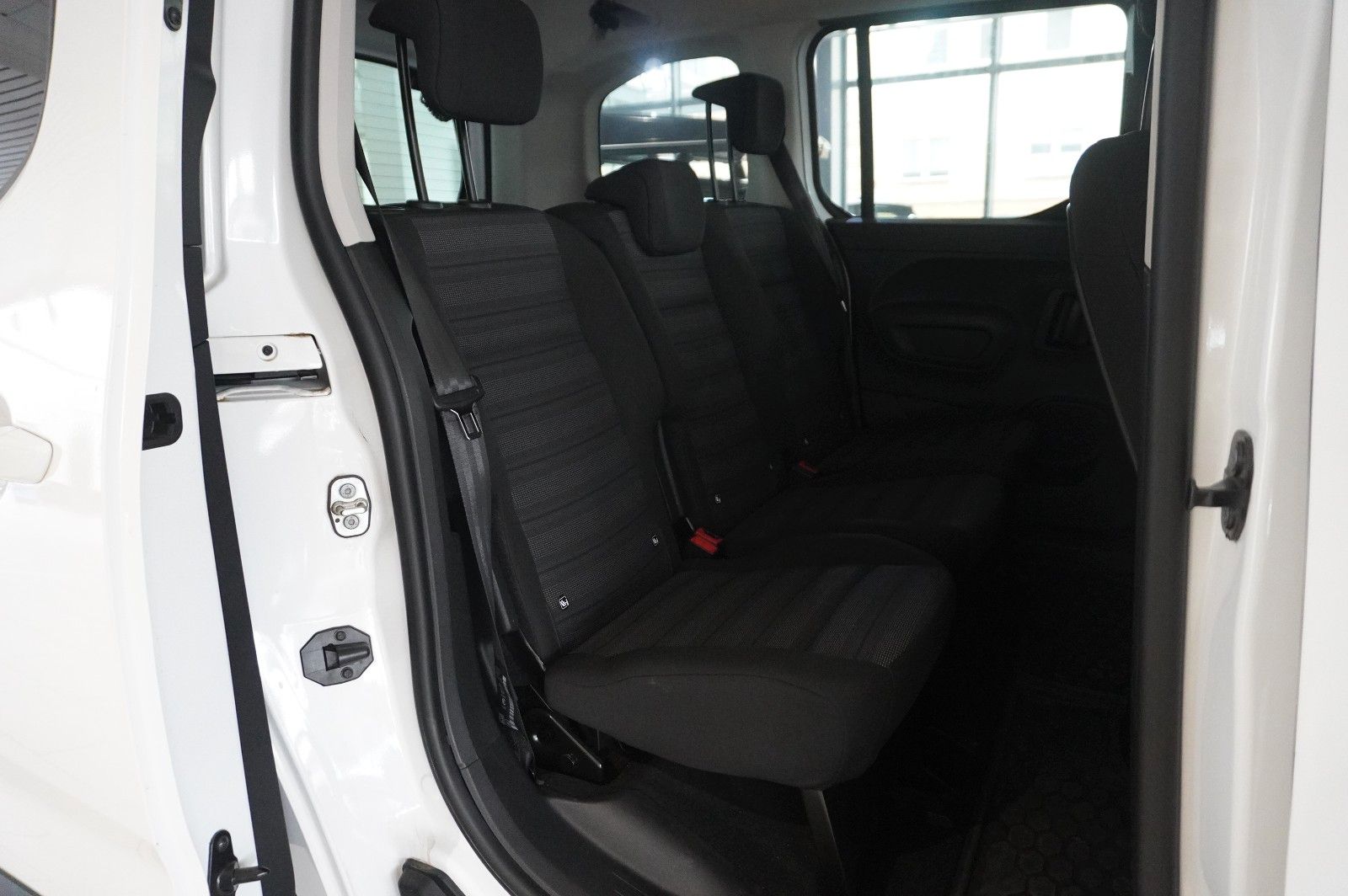 Fahrzeugabbildung Opel Combo Life 1.5D ELEGANCE NAVI/LED/KAMERA/SH/AHK