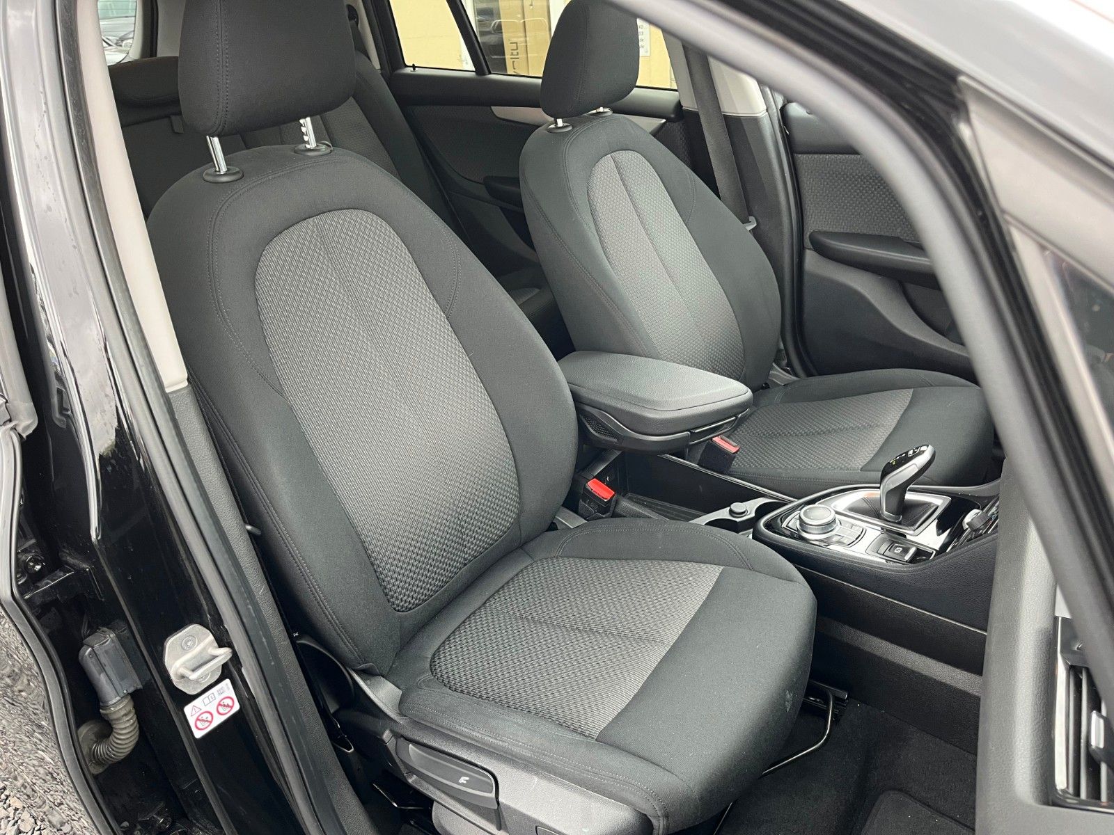 Fahrzeugabbildung BMW 218d Gran Tourer Aut. Navi AHK Panorama 2.HD PDC