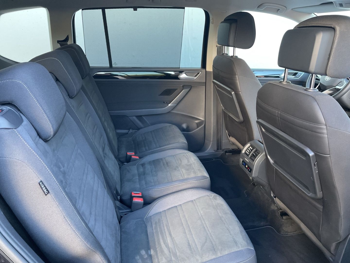 Touran 2.0TDI DSG R-Line AHK/Kamera/ACC/Navi/LED