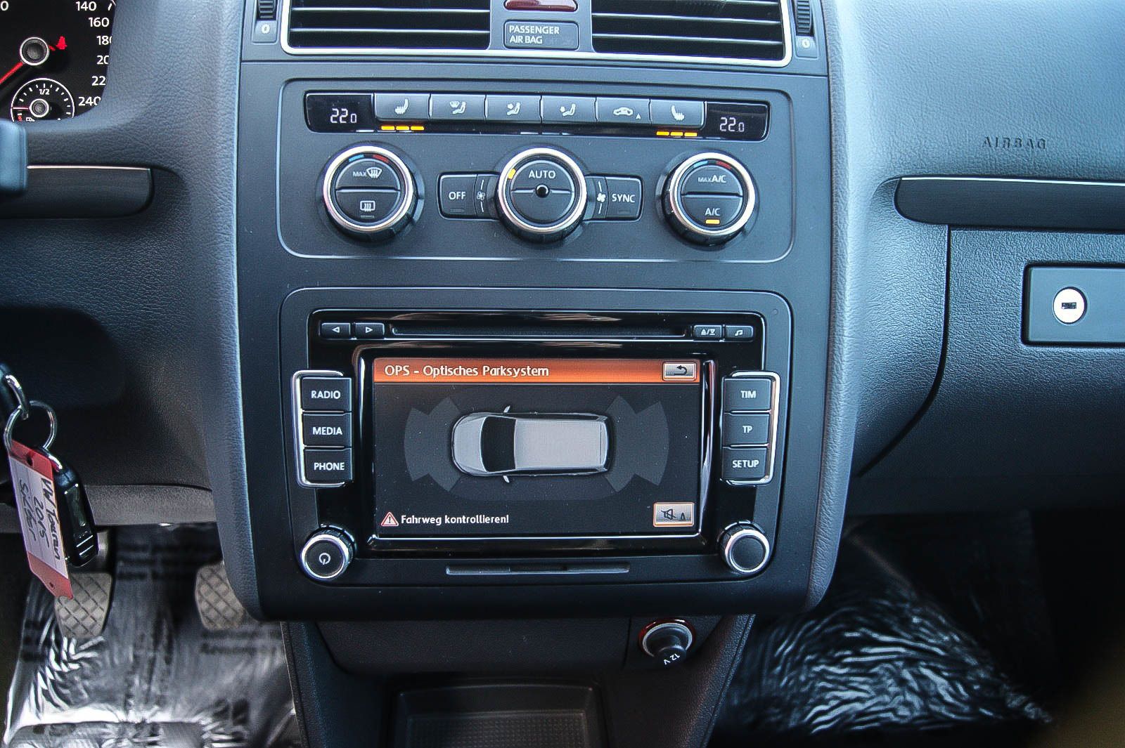 Fahrzeugabbildung Volkswagen Touran 1.4 TSI PARKLENKASSISTENT WINTER 1.HAND