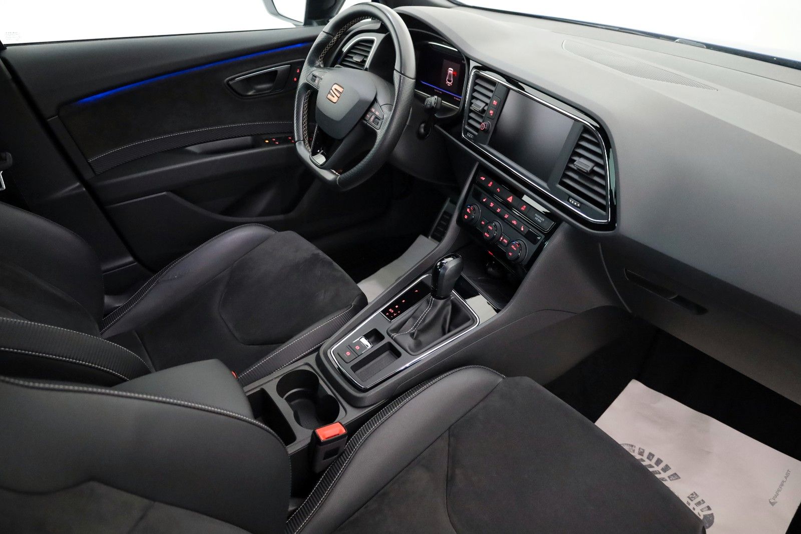 Fahrzeugabbildung SEAT Leon ST Cupra 300 4Drive Navi,LED,Kamera,ACC,DCC