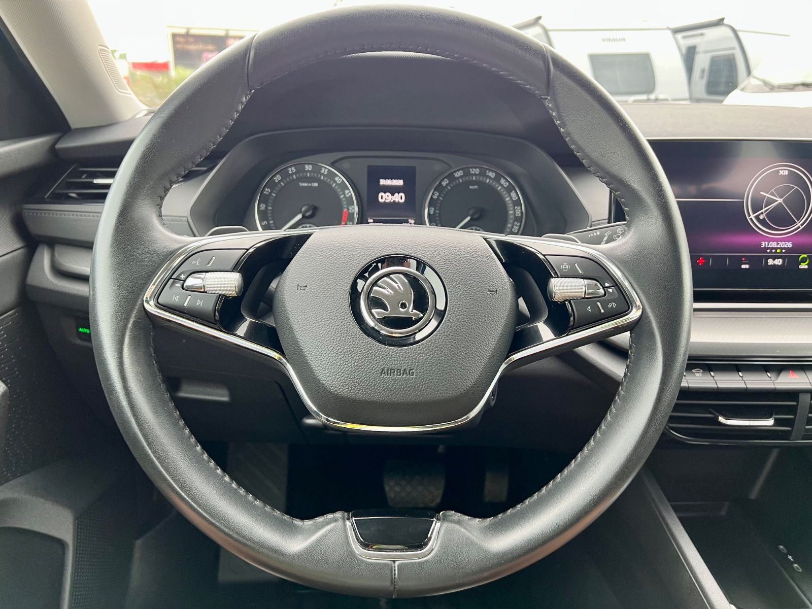 SKODA Octavia Combi 2.0 TDI AAC PDC NAVI AHK LED