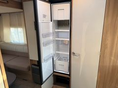 BUERSTNER Premio Plus 410TS-Hubbett-Dachklima-Mover-Markis