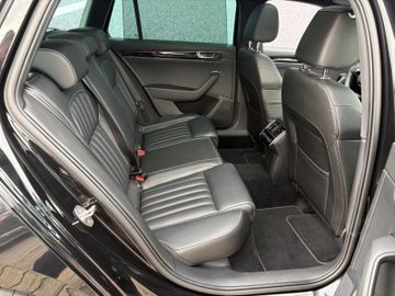 Fahrzeugabbildung SKODA Superb Combi 2.0 TSI L&K 4x4 DSG Pano AHK uvm
