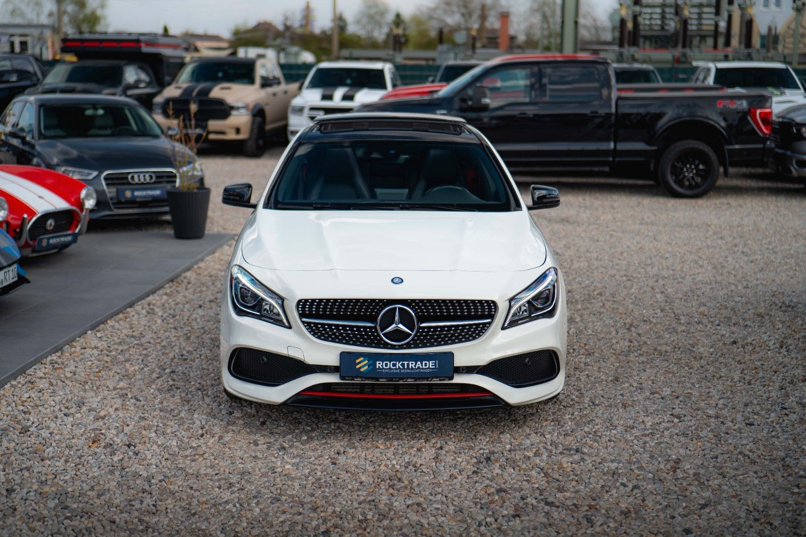 Fahrzeugabbildung Mercedes-Benz CLA 250 Shooting Brake 4Matic AMG Night Pano LED