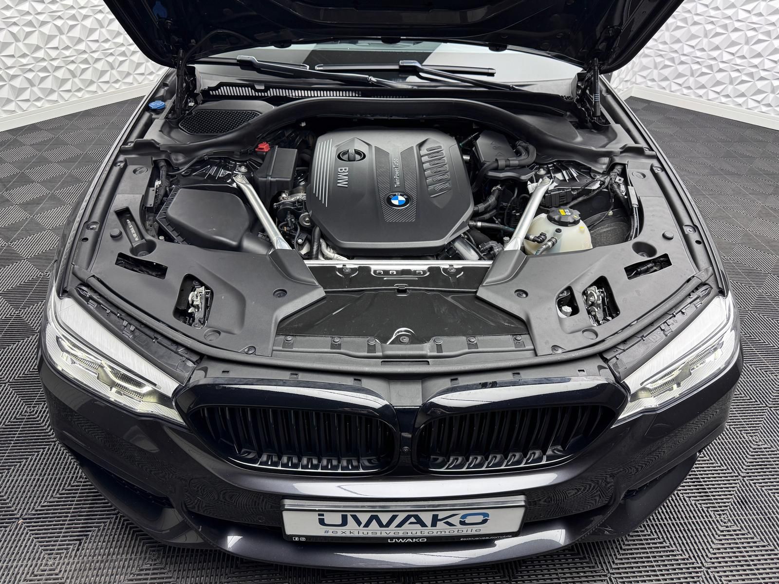 Fahrzeugabbildung BMW d*XDRIVE*M-PAKET*AHK*H&K*LIVE*360°HUD*KEYL*DAB