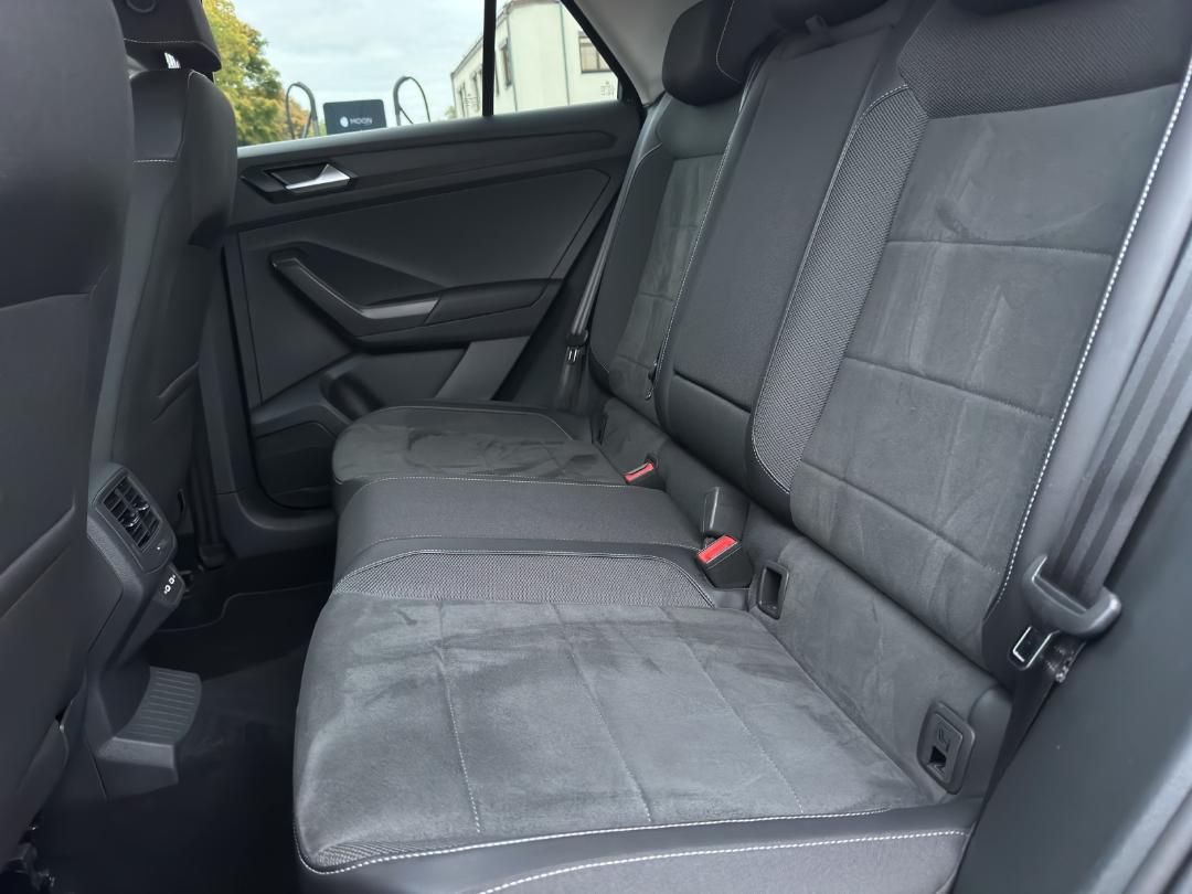 Fahrzeugabbildung Volkswagen T-ROC Style Style,AHK,GJR,APP-Connect,Navi,PDC,C