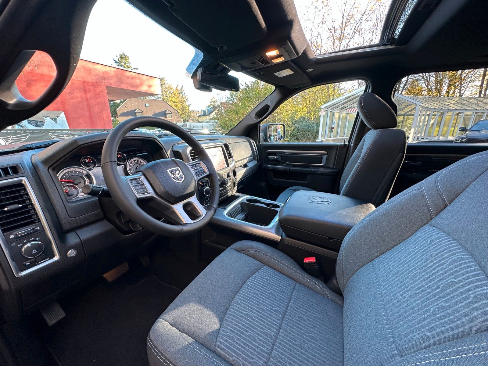 Fahrzeugabbildung Dodge RAM 1500 WARLOCK *LPG*A/T Reifen