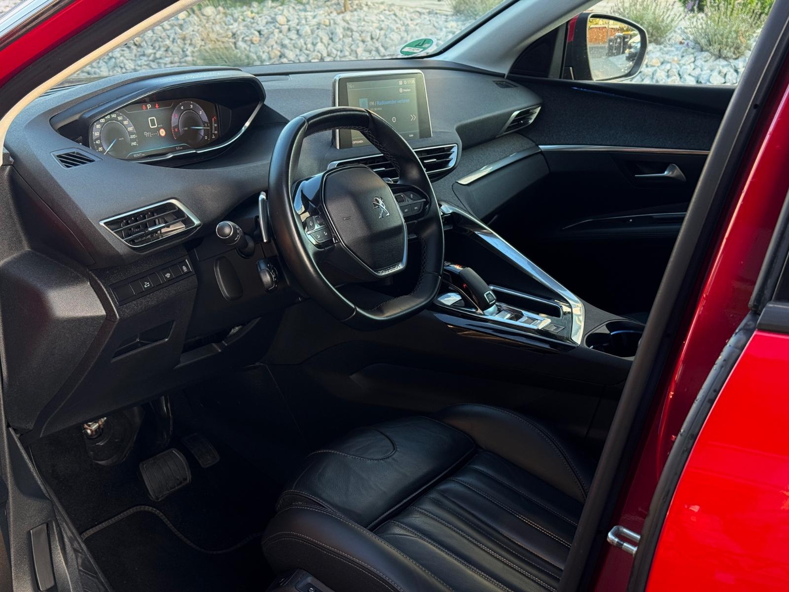 Peugeot 3008 KAMER-360°/LEDER/PANO/KeyLess/AHK+