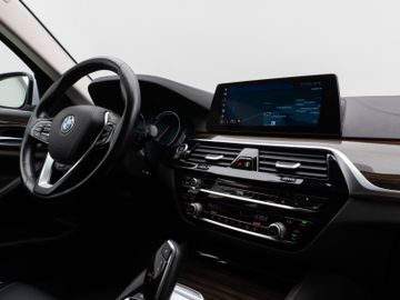 Fahrzeugabbildung BMW 530i LuxuryLine Kamera HUD Komfort SoftCl Alarm