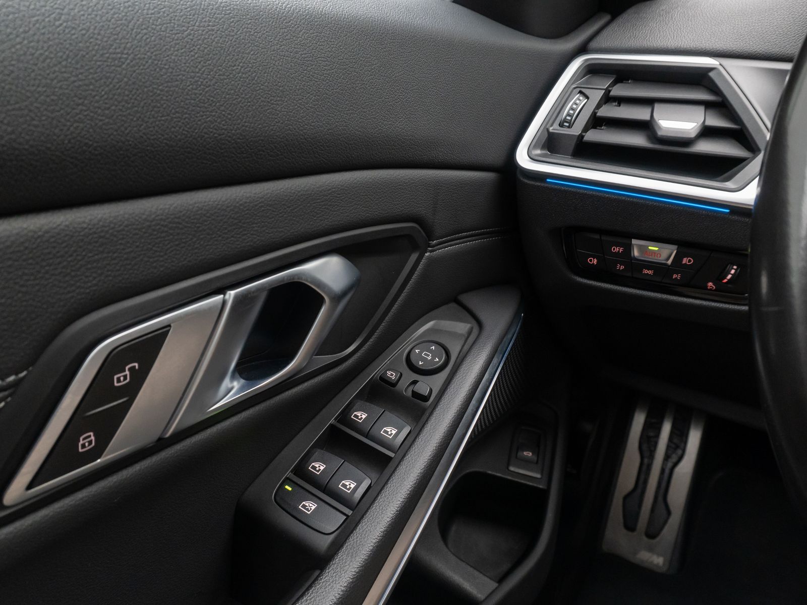 Fahrzeugabbildung BMW 320d M Sport AHK Stop&Go Alarm DAB Komfort 19Zol